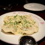 アベス - こちらは、食べ応えのあるラヴィオリ♪
中には、一粒丸ごとの帆立、エビ、シャンピニオンのソースで、味わい豊かです。