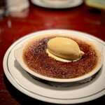 アベス - もちろん、焼き立てパリッパリのブリュレ。
エスプレッソの風味で大人仕立てですけど、マスカルポーネのアイスとの組み合わせが、どこかティラミスを連想させます。
デザートもセンスいい♪