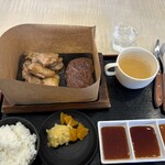 ワンダーステーキ - 料理写真:暫くするとベルがなって注文した牛ロース&チキンステーキ1650円の出来上がりです。