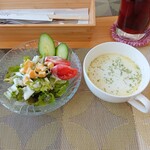 mummo - セットのサラダとスープ