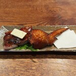 にしぶち飯店 - 焼豚　ブルーチーズ添え　手羽先
