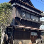 古民家カフェ蓮月 - 外観B 意外にも隣はマンション