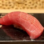 海味 - おまかせランチコース（¥29,800）
            　└中トロ