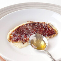 吉田牧場のカチョカバッロチーズのグリル　はちみつ添え