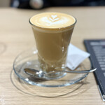 Paul Bassett - ホットのカフェラテ　780円