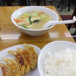 石狩亭 - 豚汁ライスと餃子