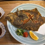 大衆割烹 まつもと - マコカレイ唐揚げ950円
大サイズで食べ応えあり！