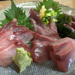 大衆割烹 まつもと - 刺身盛り合わせ2人前
左からいさき、かつお、わらさ、ホタルイカ