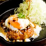 早稲田蔵 - 自家製のつくねをハンバーグに。軟骨の食感が人気です。