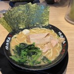横浜家系ラーメン 有楽家 - 料理写真: