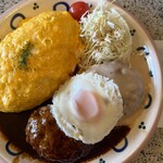 コーヒーショップ べべ - 月替りメニューのハンバーグを通常メニューのオムライスを盛り盛りのプレートにしてもらったわがままオーダー