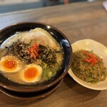 博多らーめん 万々 - 料理写真: