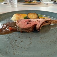 レストラン TIN’IN - フーチバー香る仔羊肉のロースト シャスールソースと共に