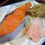 おいしい台所12カ月 - 。ウドと大根きんぴら、ガリ（甘酢生姜）が添えられています
