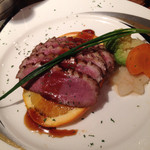 遊食屋 わらべえ - クリスマスメニュー。鴨。頼んで損のないお味。下のオレンジまで美味しく頂けます。