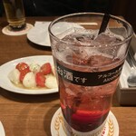 銀座ライオン - カシスソーダ・トマトとチェリーモッツァレラのマリネ