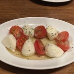 銀座ライオン - トマトとチェリーモッツァレラのマリネ