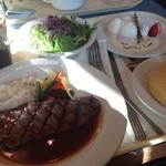 ディズニーキャラクターダイニング