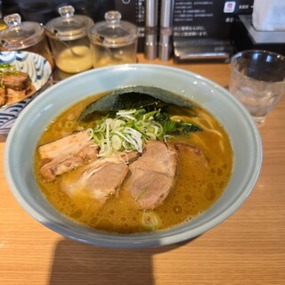 横浜家系ラーメン 友喜家_1