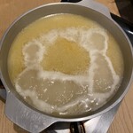 博多水炊きと焼き鳥ときどきフレンチ ことぷろ - ７時間煮込んだ博多地鶏のスープです。