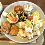 ONE TAKE - 料理写真:唐揚げ（甘タレ・めかぶ塩ハーフ）