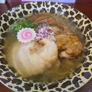 ひょう柄どんぶりの塩ラーメン屋さん一軒目_0