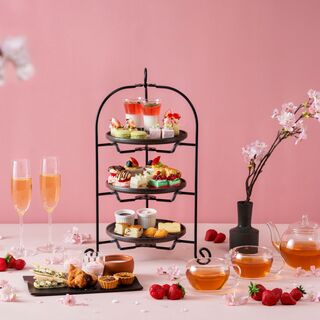 The Living Room with SKY BAR_2