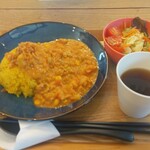 areal wakka - 料理写真:スパイシーチキンカレーとサラダ (2026.03.05)