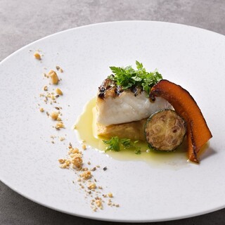 The Living Room with SKY BAR_2