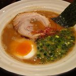 秀虎とま辛とんこつ