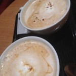 カフェ セッテプレッソ - キャラメルラテとカフェラテ