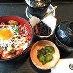 大漁奉市 - ボリュームたっぷり海鮮丼