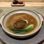 中国料理 礼華 四君子草 - フカヒレと鮑の醤油煮込み