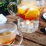 Raphael - 素敵すぎるフルーツティー。果物が沢山入ってて香りもよかった。テラスで自然に囲まれながら優雅なひと時^p^