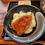 伊呂葉食堂 - ミニアジフライ丼 ソースのタレは味しっかり