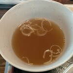 伊呂葉食堂 - カニクリームコロッケ定食のスープ ラーメンのスープとまた少し味が違った