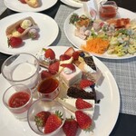 オールデイダイニング リモネ(リーガロイヤルホテル大阪) - 苺スイーツと冷前菜