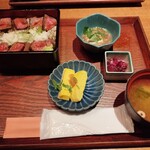 美食米門  - 国産牛赤身肉の鉄板焼き重御膳1680円