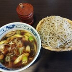 玉川屋 - 鴨汁蕎麦。お蕎麦のザル小さっ！て思ったけど、深くてちゃんと量あった♪