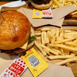 BEER DINER SUPER DRY TOKYO - チェダーチーズバーガー