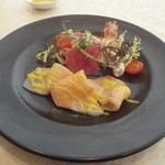 KIHACHI ITALIAN - 2015　バレンタインメニュー： 鎌倉野菜と魚介のカルパッチョ バレンタイン スタイル