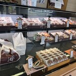 岡埜栄泉 - 