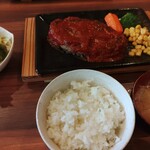 ハンバーグ・ステーキ&J - 料理写真:200gランチ