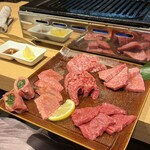 YAKINIKUEN 忍鬨 大阪梅田店 - 