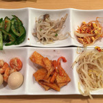 ハングル・タイガー・ダイニング - ナムルバーの料理1