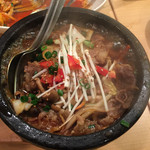 ハングル・タイガー・ダイニング - 石焼プルコギ。ぐつぐつと煮立っています。