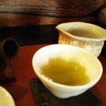 日本茶カフェ 茶々工房 - 桜の柄になる湯飲みがかわいい。天雅という煎茶