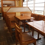 朝日屋 - 店内の様子