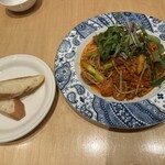 洋食キッチン シャトー - 【2026.3.6(金)】あさりと春野菜のトマトパスタ（パスタ＋バケット2枚＋スープバー）1,280円