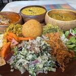 シナモンガーデン - カレー3種とおかず達